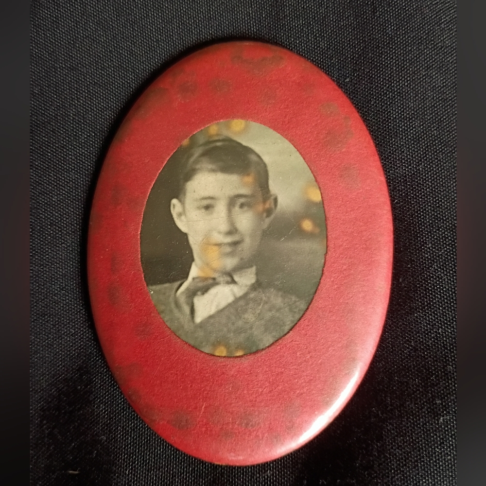 Vintage Red Oval Photo Frame Pocket Mirror